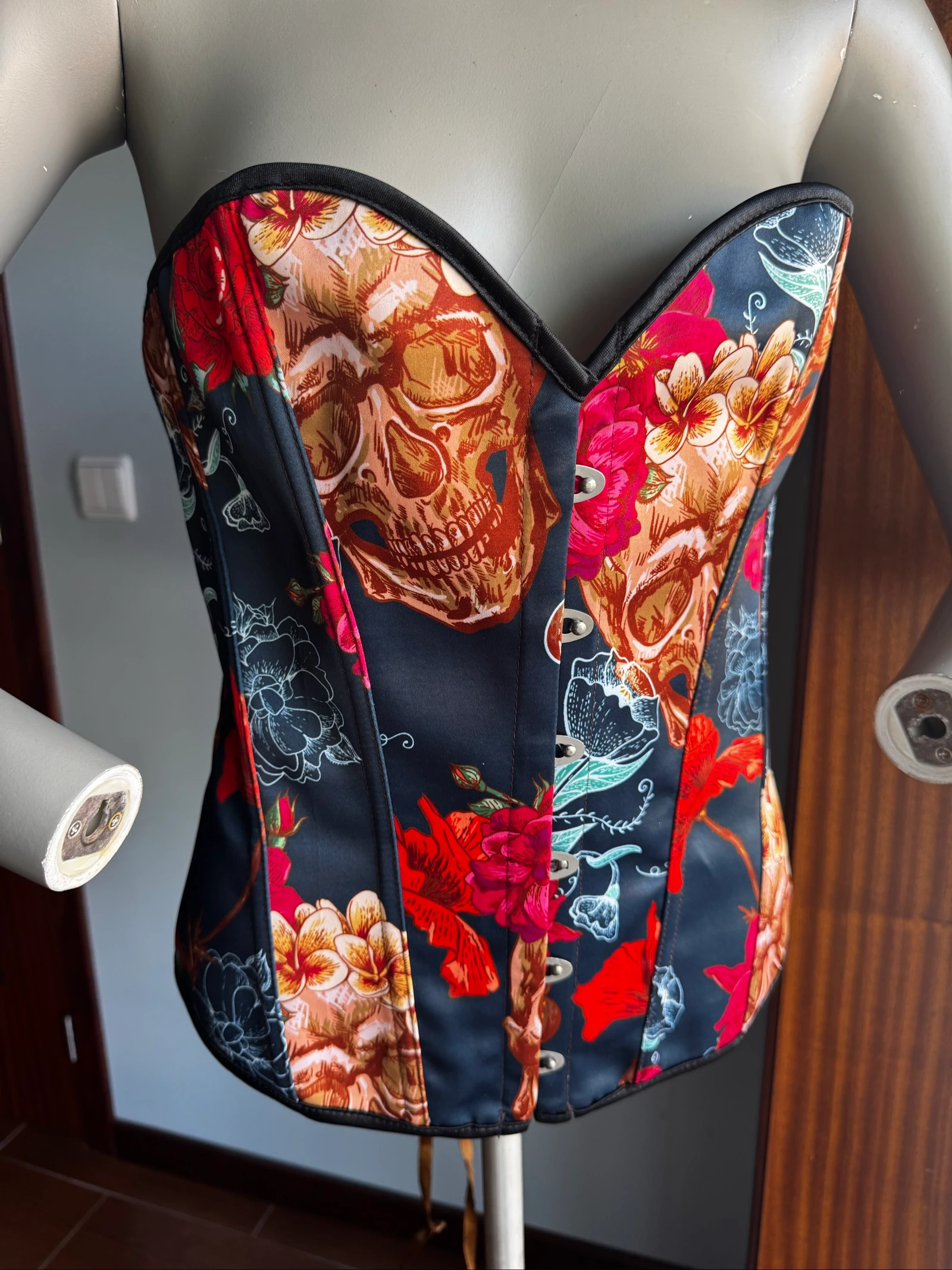 Conjunto Corset + Cueca L | Caveiras & Flores | Gótico Alternative